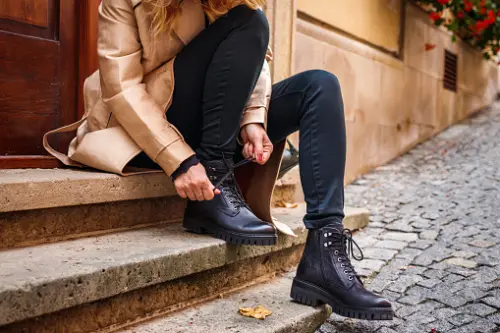 Stivaletti donna Inverno 2023: scarpe invernali ispirate agli anni '90? Non solo
