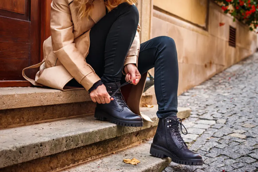 Stivaletti donna Inverno 2023: scarpe invernali ispirate agli anni '90? Non solo