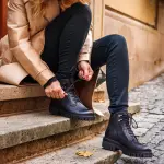 Stivaletti donna Inverno 2023: scarpe invernali ispirate agli anni '90? Non solo