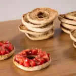 Friselle come condirle: 5 ricette ideali per l'estate