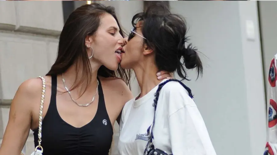 Dayane Mello e i baci infuocati per le strade di Milano con Dana Saber