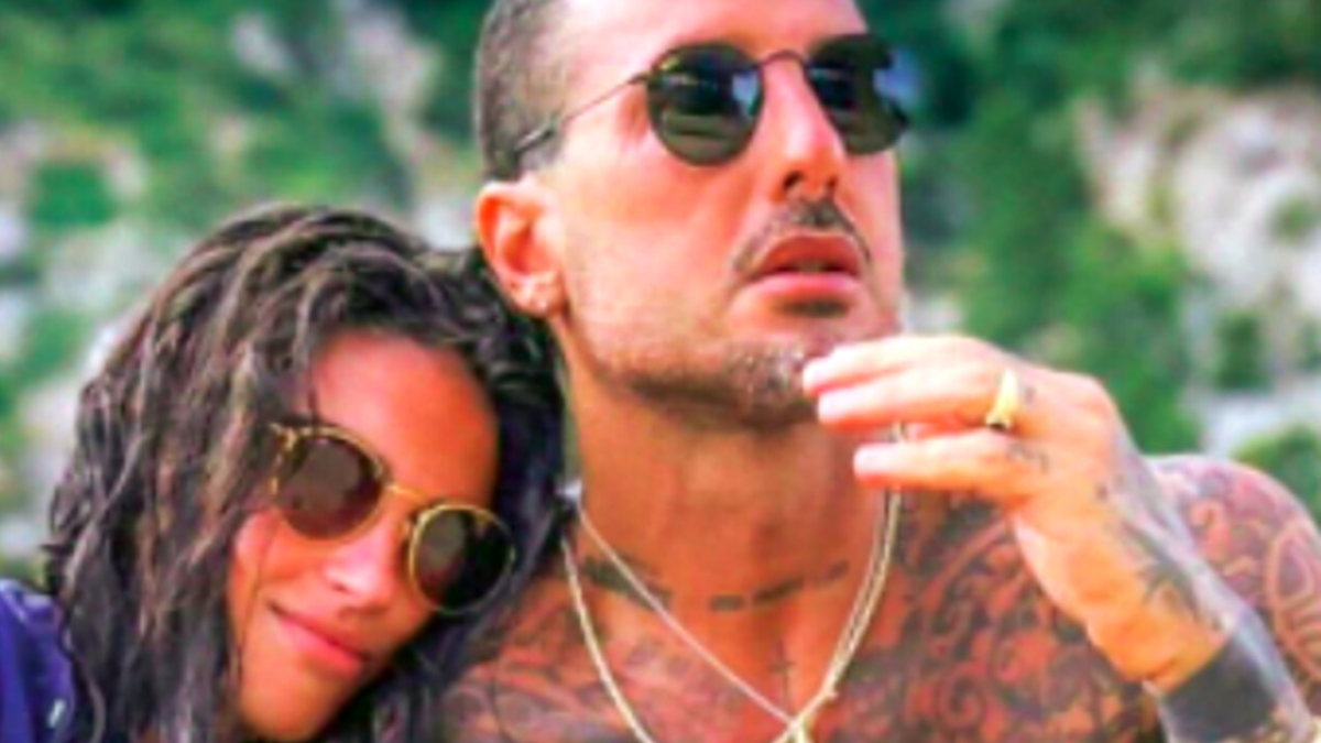 Fabrizio Corona si sposa: Chi è la fidanzata Sara Barbieri