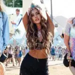 Coachella 2022: Beauty look e nail art coloratissime