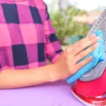 Come pulire la piastra del ferro da stiro