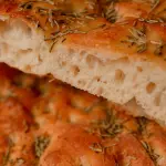 Come fare la focaccia morbida fatta in casa