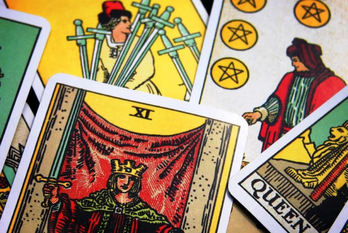 Tra culto e superstizione: le attività che appassionano gli italiani sul web