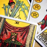 Tra culto e superstizione: le attività che appassionano gli italiani sul web