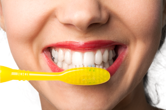 Come sbiancare i denti a casa con rimedi naturali come avere denti bianchi  sbiancare i denti in modo naturale sbianca denti bicarbonato  sbianca denti con bicarbonato come sbiancare i denti in modo naturale