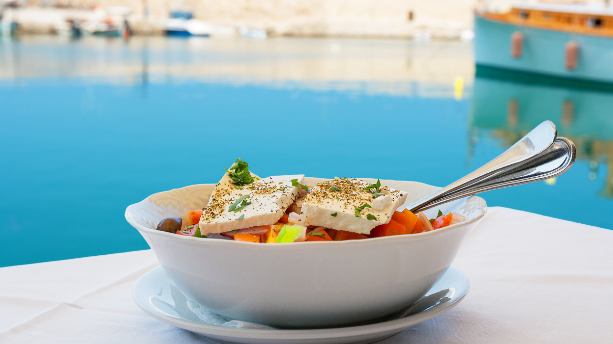 Insalata greca: Come preparare questo fresco piatto